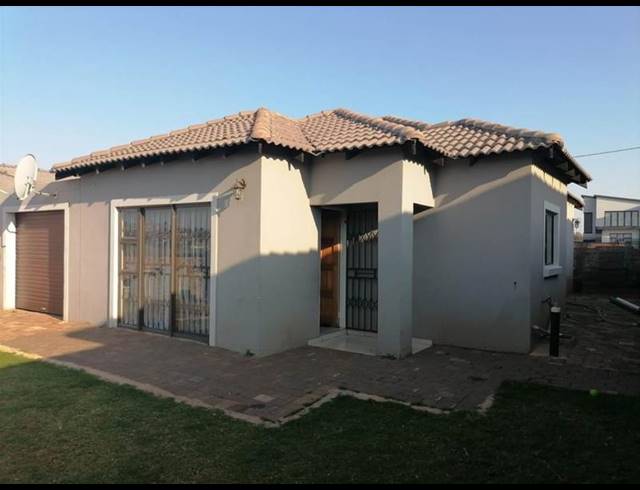 3 BEDROOM HOUSE FOR SALE IN CLAYVILLE